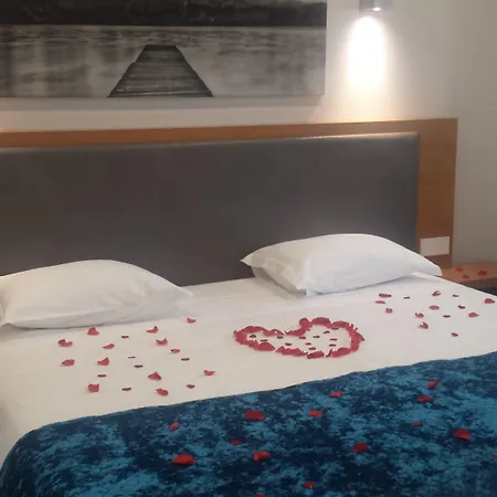 Whalesbay Aparthotel 4*